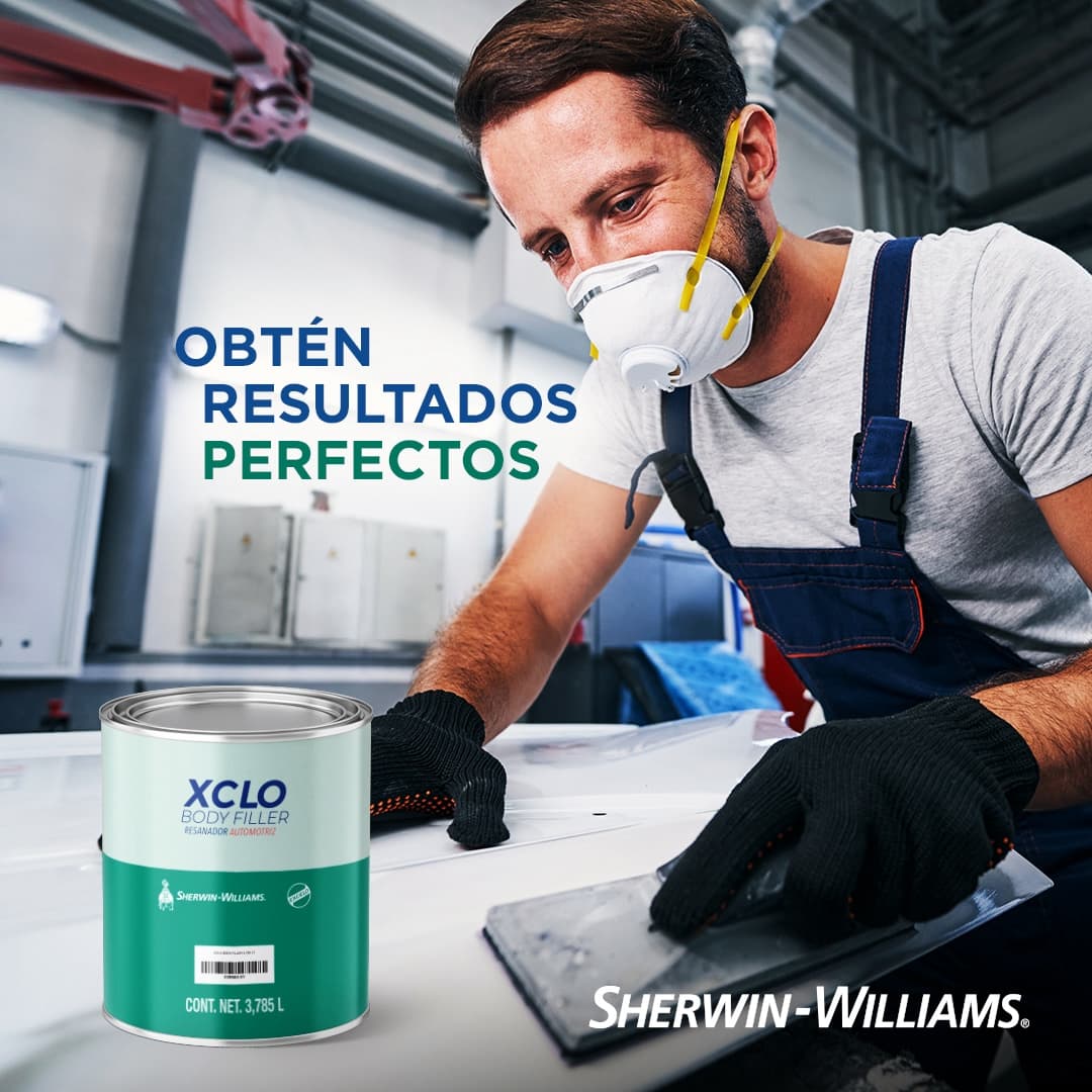 Persona detallando con pintura Sherwin Williams