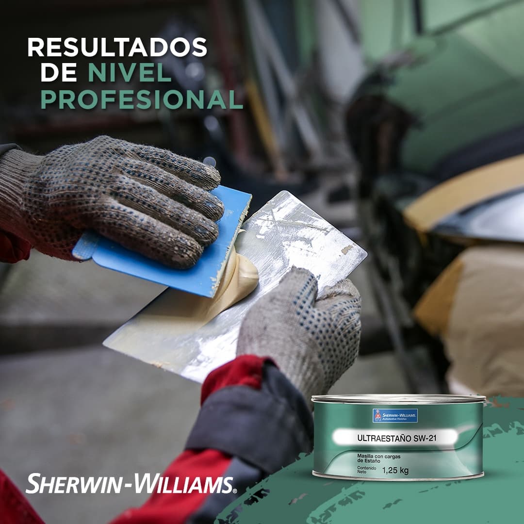 Persona aplicando abrillantador Sherwin Williams
